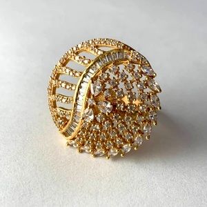Ring with gold colour